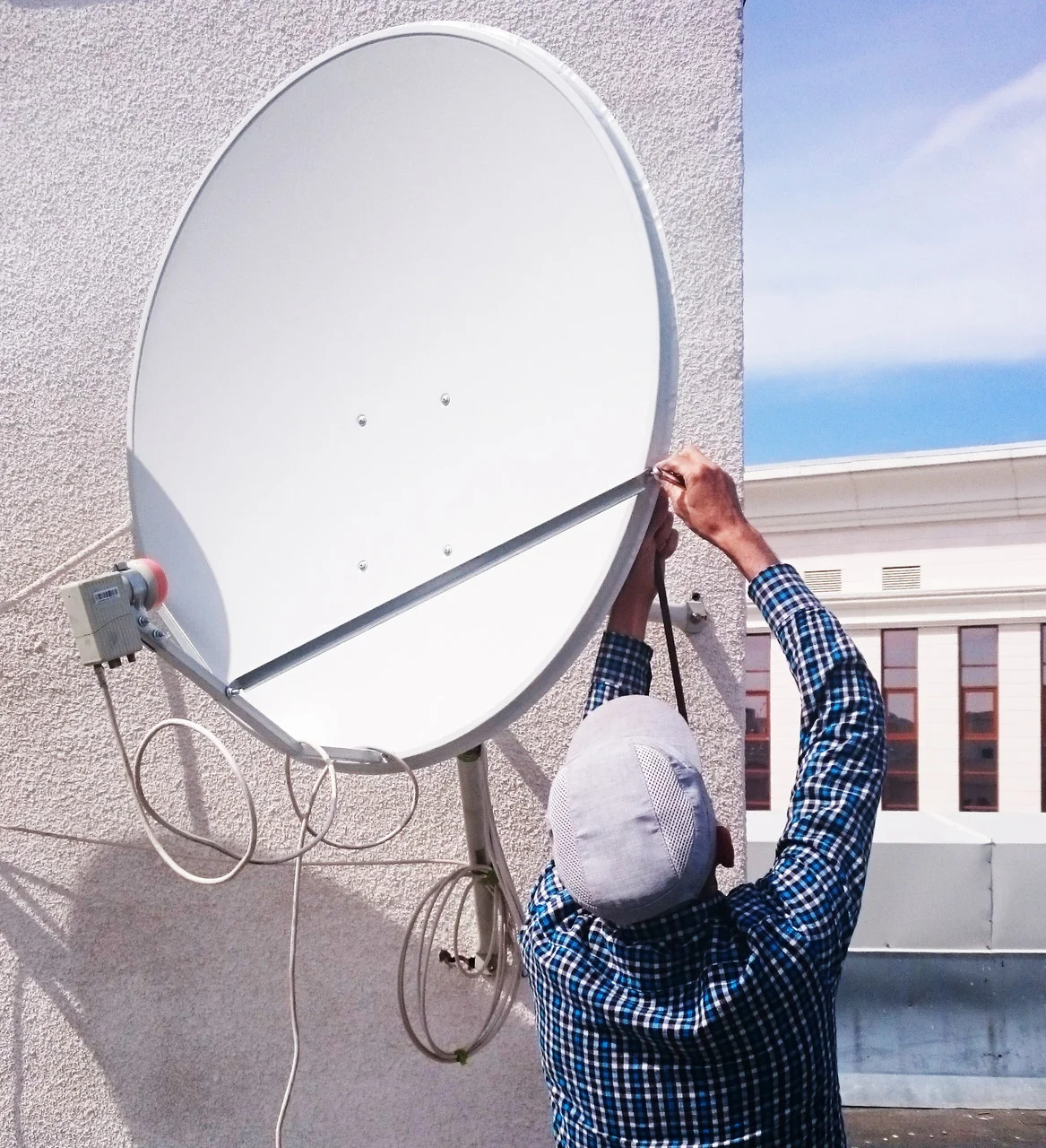 Установка - настройка спутниковых и эфирных антенн в Астане:Отау, Алма-ТВ, Ямал, АВС, НТВ+, TÜRKSAT, Hot Bird.