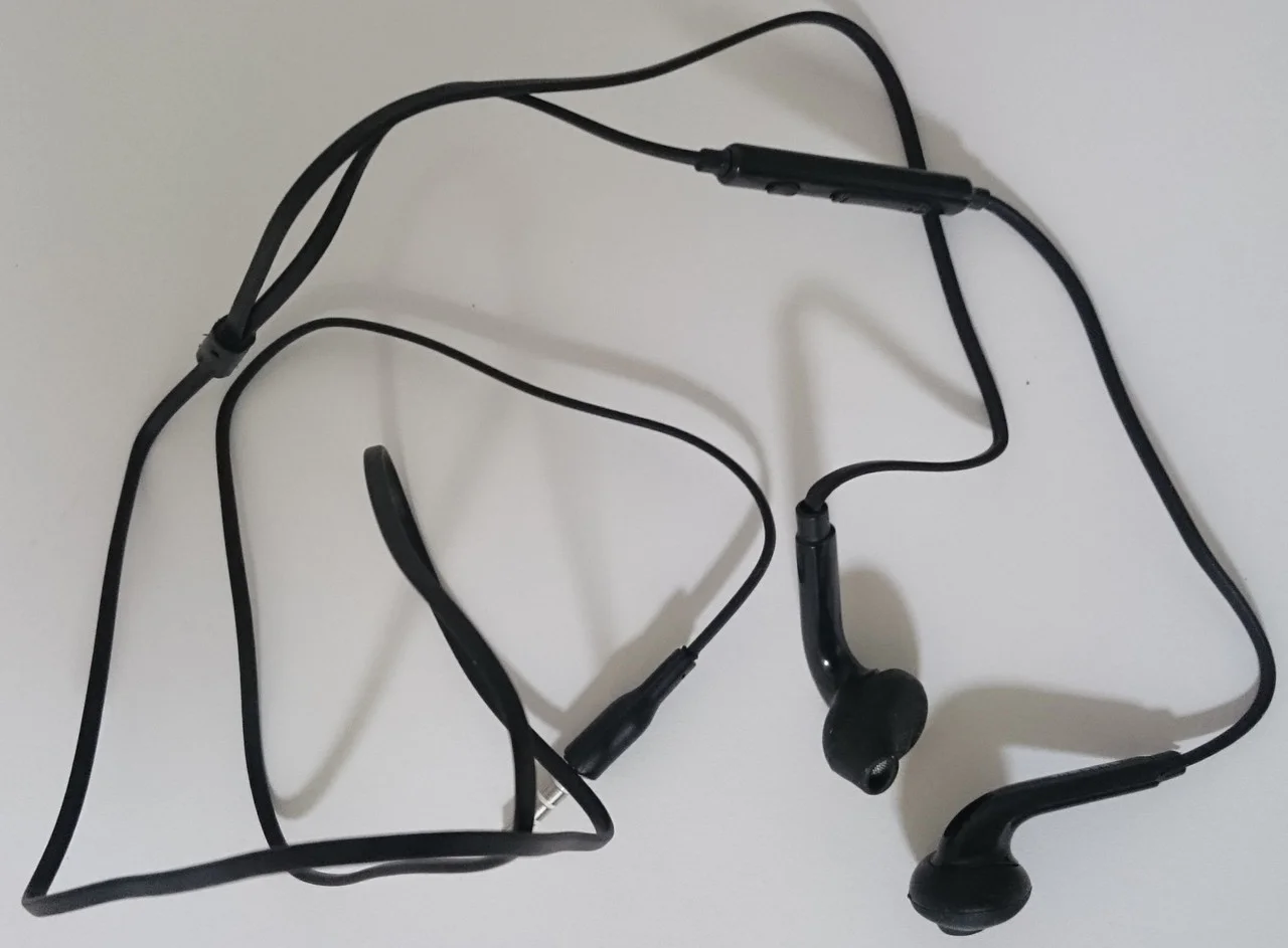 Стерео наушник