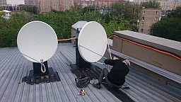 Установка настройка спутниковых антенн диаметром 90 см. для приема телеканалов со спутника ABS-2/2A @ 74.9° и 110 см. для приема со спутника Yamal 401 @ 90° с дополнительным крепление от ветров ( ВЕТРОЗАЩИТА ).